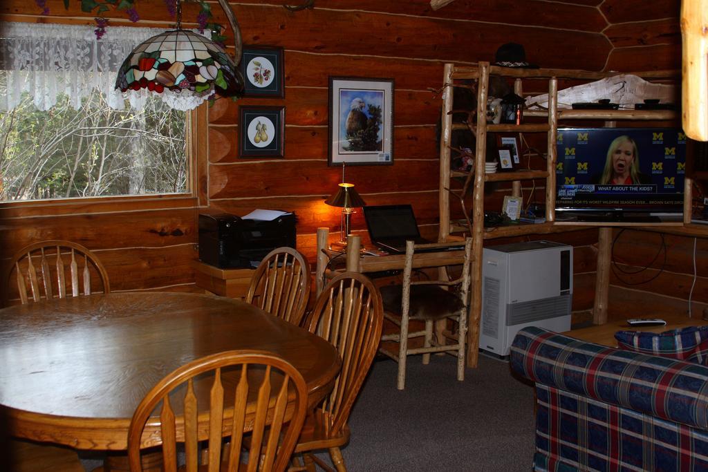 Wise Old Hunter Lodge Anchor Point Camera foto